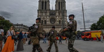 French police to sue state over riots